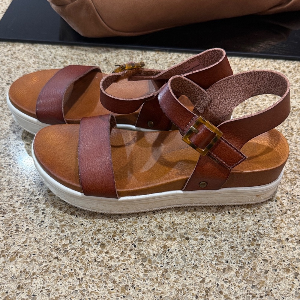 Mia Shoes Brown Platform Sandals